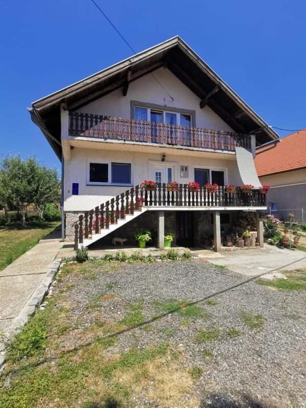 Apartman Pavelic Lovinac  Kültér fotó