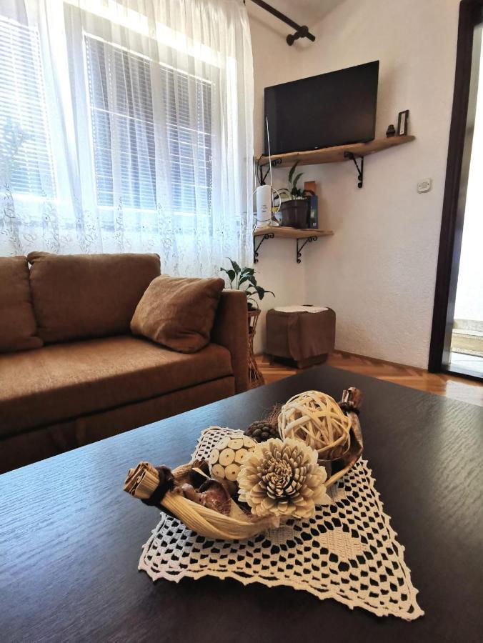 Apartman Pavelic Lovinac  Kültér fotó