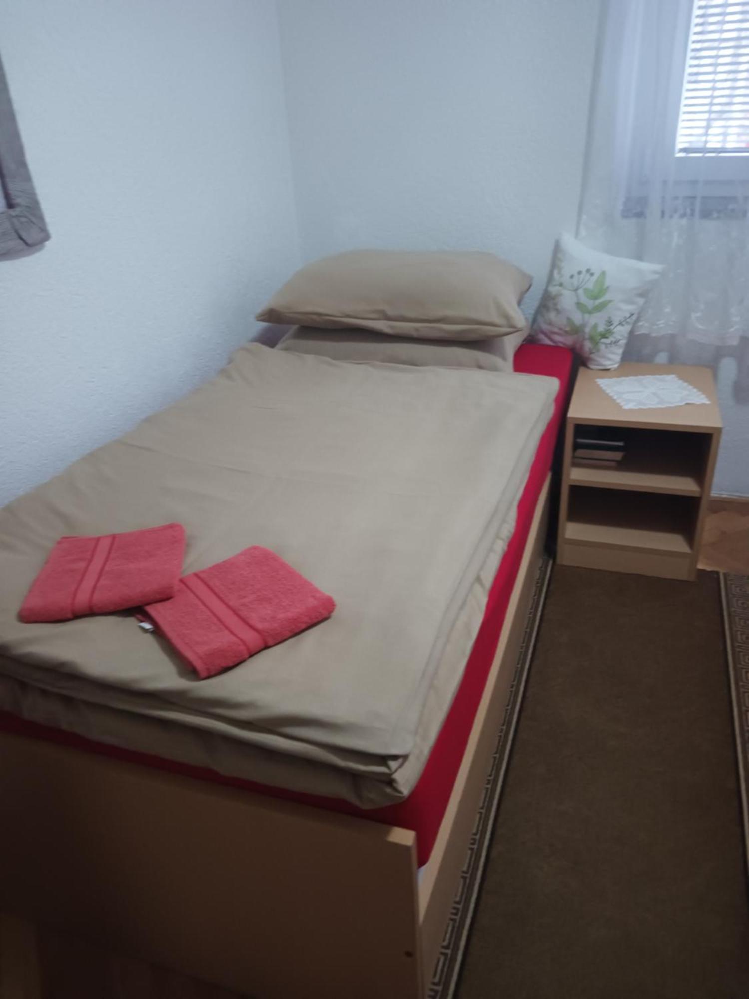 Apartman Pavelic Lovinac  Kültér fotó